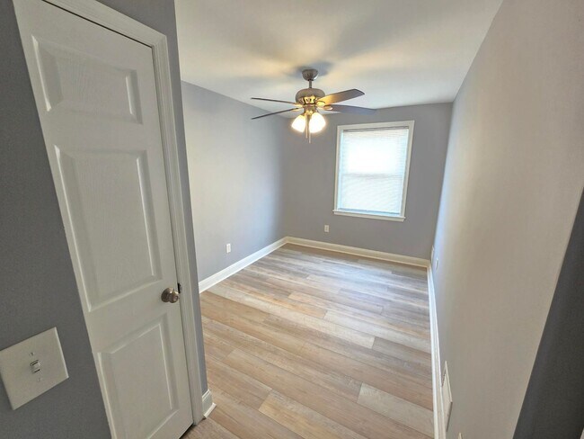 Building Photo - Beautiful 4 Bedroom 2 Bathroom East Baltim...