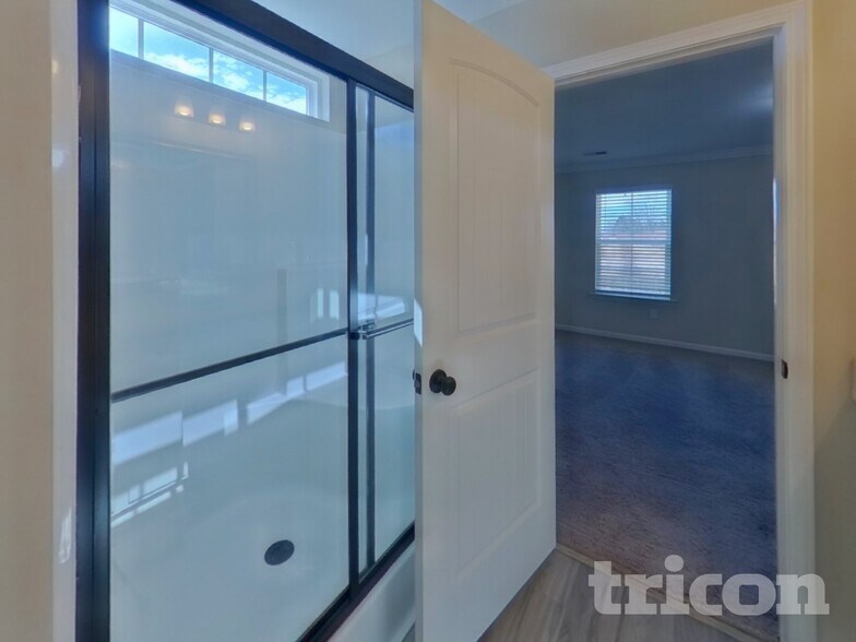 Building Photo - 437 N Ivestor Ct