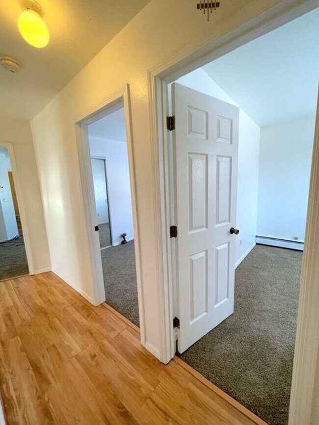 Building Photo - RARE FIND! Spacious and bright three bedroom apartment in South Anchorage with in unit laundry, f...