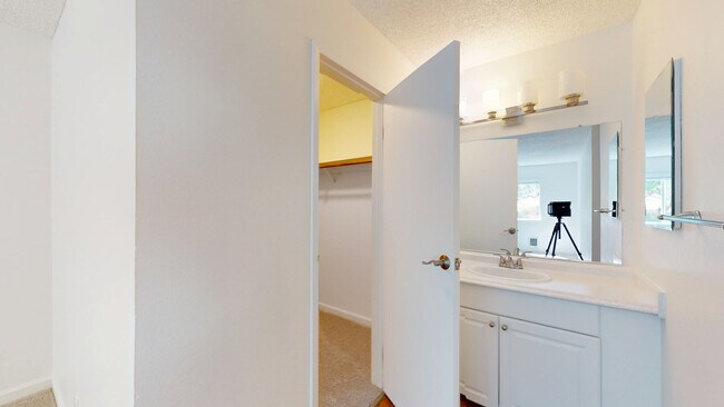 Building Photo - 475 Ignacio Blvd