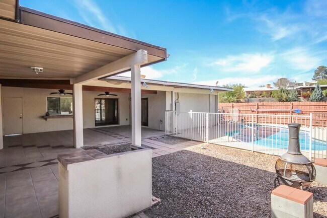 Building Photo - 5374 N Flint Ave