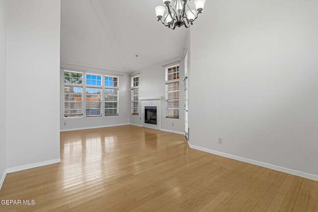 Building Photo - 1117 W Bend Ln