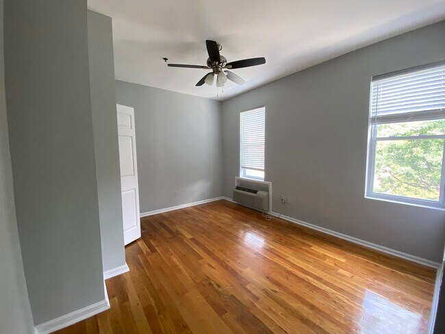 Building Photo - 734 Adams St