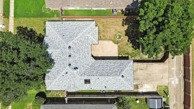 Building Photo - 10405 Belfort Dr