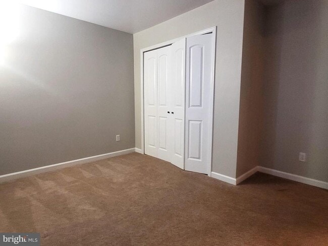 Building Photo - 124 Dickens Ln