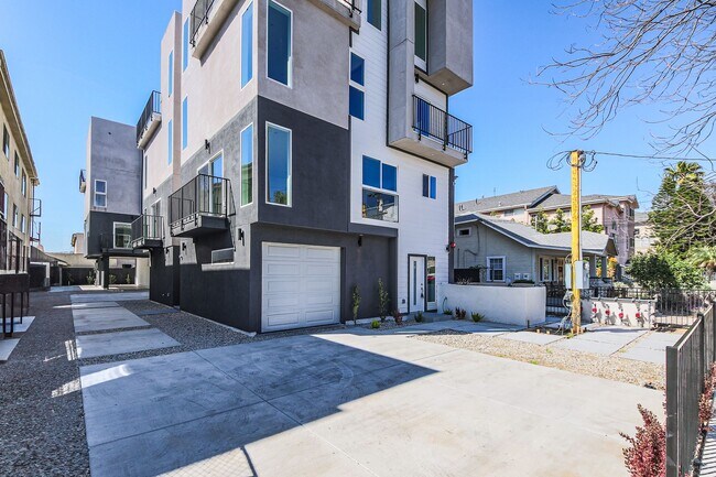 Building Photo - Luxury 2026 Townhomes with Massive Bedrooms + Decks with Views