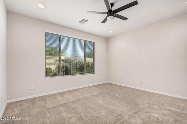 Building Photo - 8828 W Palo Verde Dr