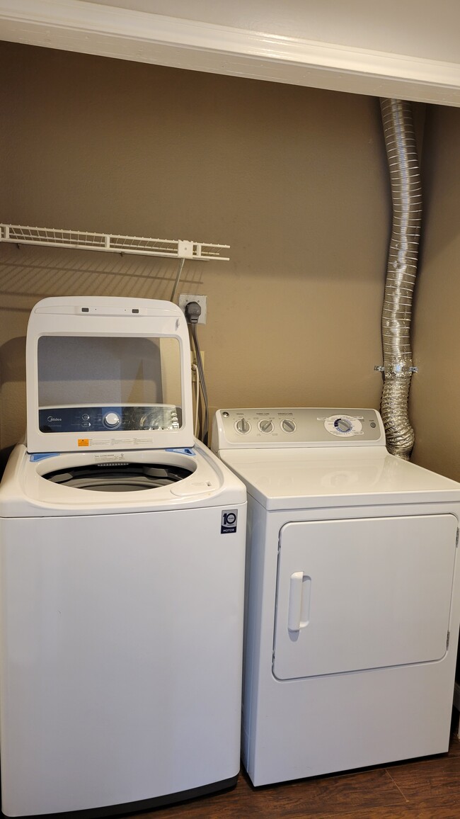 Washer/Dryer - 9747 Whitehurst Dr