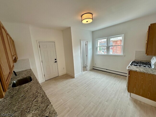 Building Photo - 307 Amity St