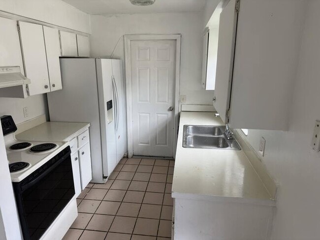 Building Photo - 5523 Lehigh Ave