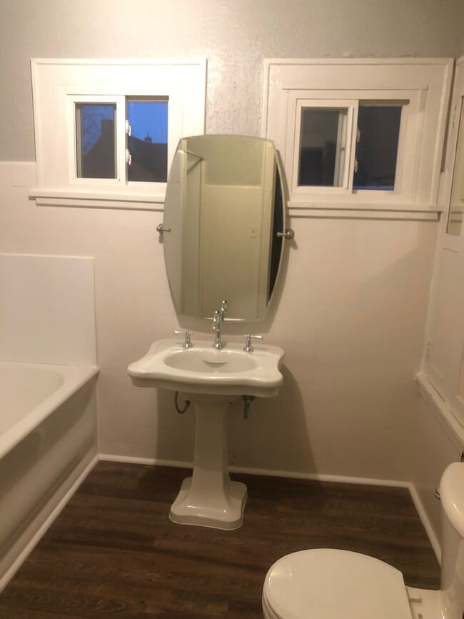 Building Photo - 1048 37th St