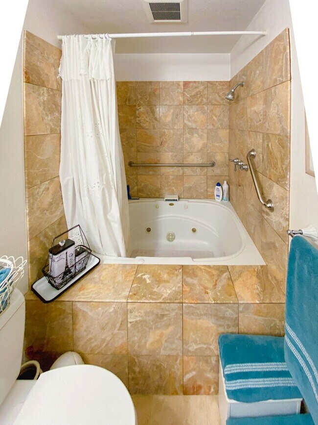Building Photo - Luxury Polo Field View Condo – 2nd Floor U...