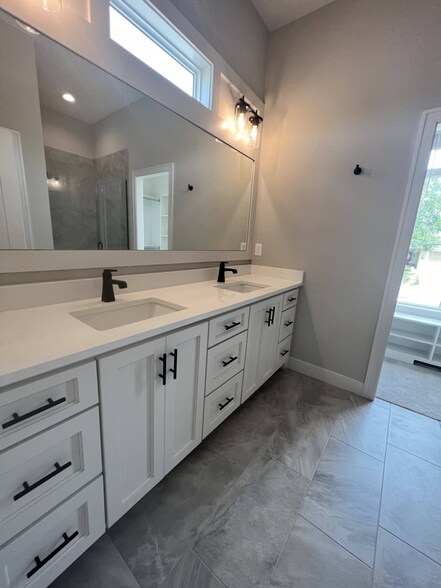 Building Photo - 1299 SW Heartwood Dr