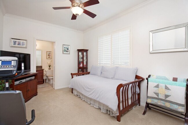 Building Photo - Highly Sought-After 3 Bed / 2.5 Bath Ranch...