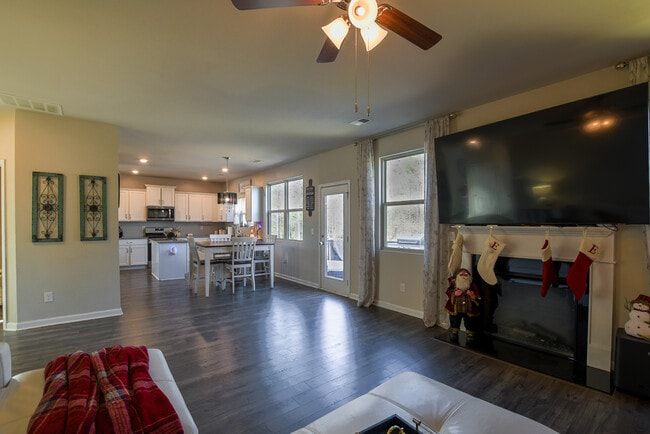 Building Photo - 2061 Massey Ln