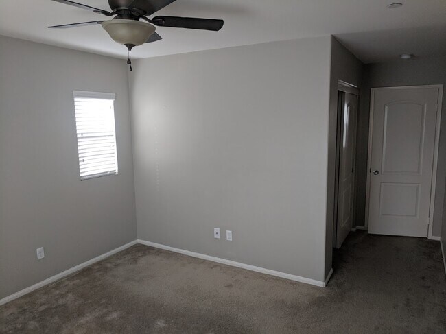 Building Photo - Available Now! Clean and move in ready 4 Bedroom Home in Murrieta