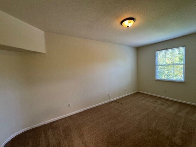 Building Photo - Gorgeous 5 bedroom + office, 4.5 bath Alam...