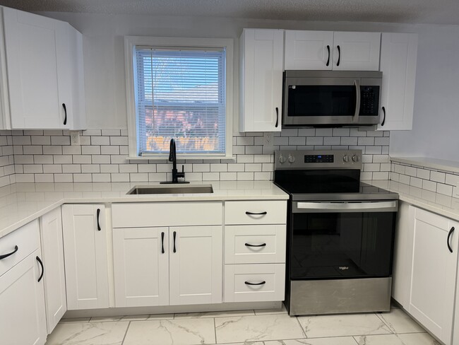 Building Photo - 239 Jenks St