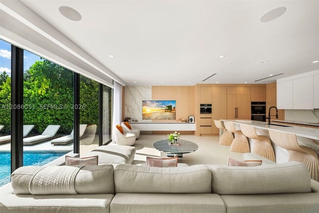 Building Photo - 710 S Shore Dr