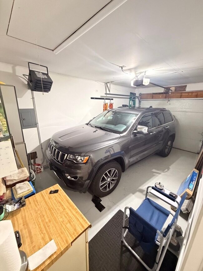 Building Photo - 1219 Huntington Dr