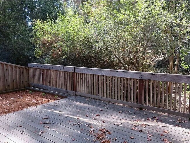 Building Photo - Santa Cruz Townhome Near UCSC! $500 off 1st month!