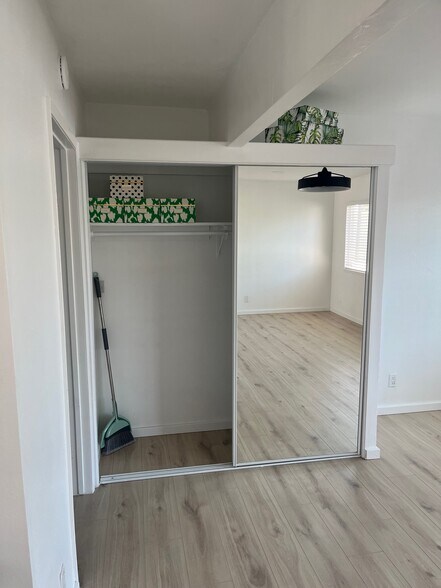 Building Photo - 10057 San Juan Ct