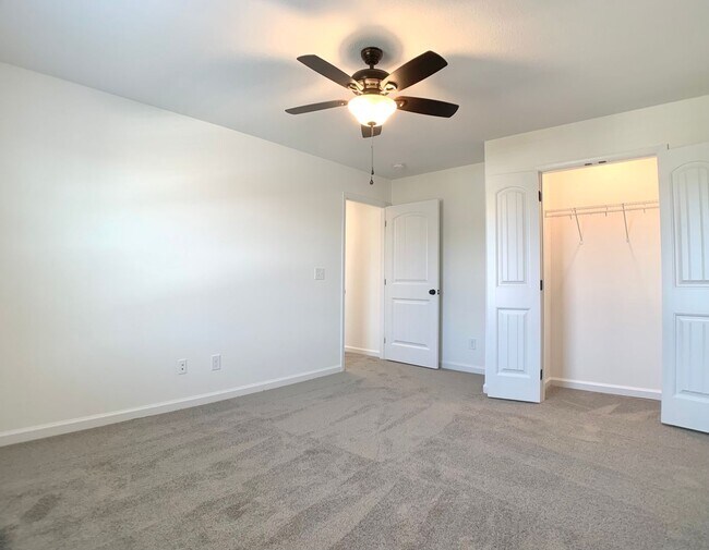 Building Photo - 987 E Creek Coyote Trl