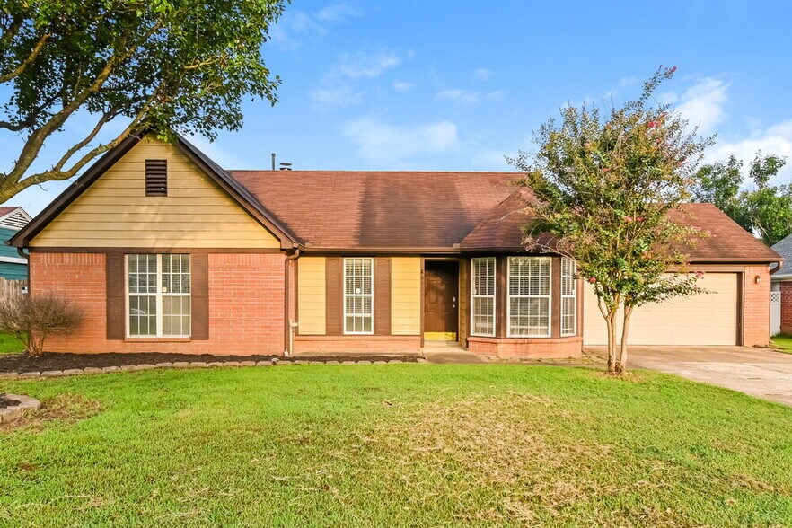 Primary Photo - 6935 Amanda Dr N