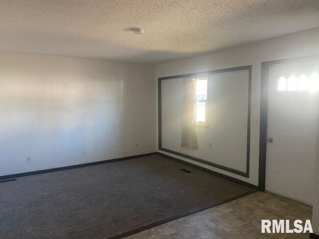 Building Photo - 536 10th Ave S