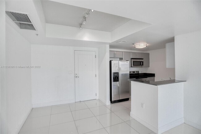 Building Photo - 1861 NW South River Dr