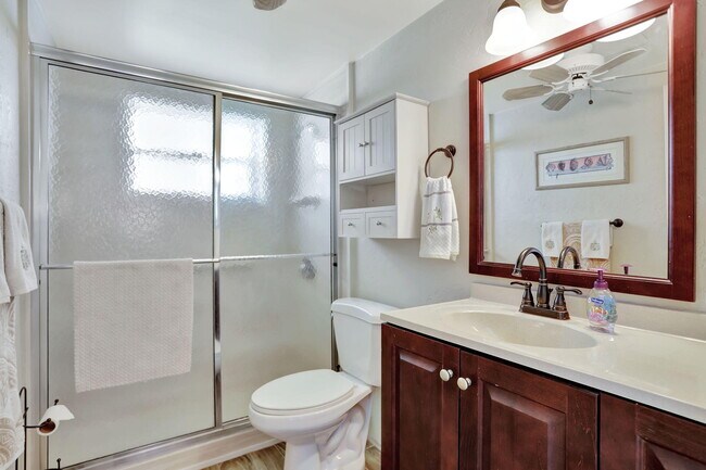 Building Photo - 999 N Riverside Dr