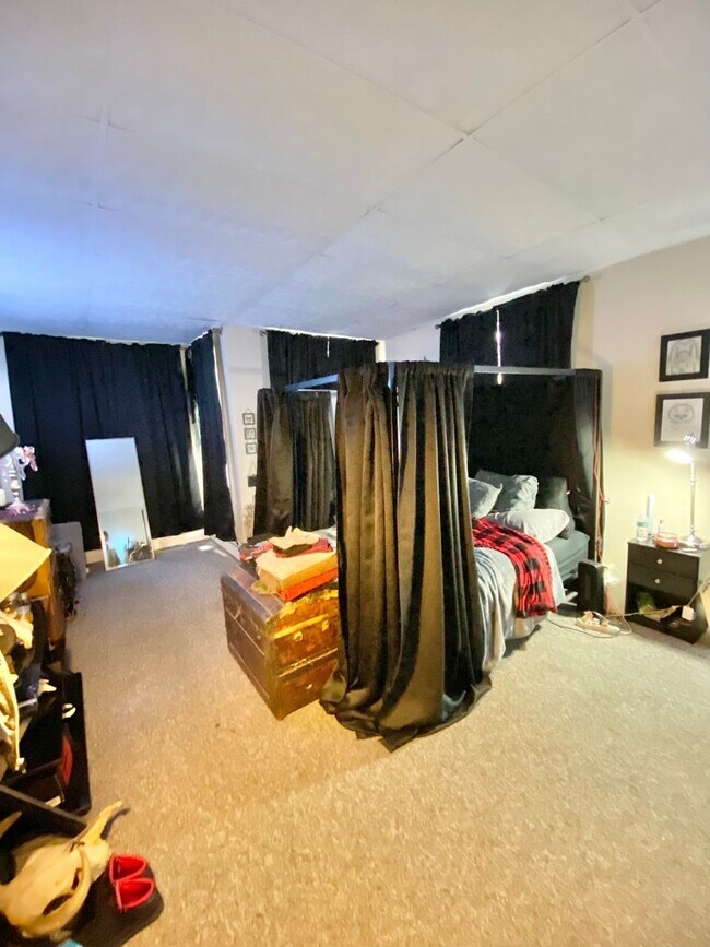 Building Photo - 203 Maple St