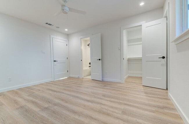 Building Photo - STUNNING Recently Remodeled in ZILKER 1bed...