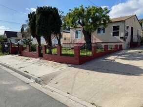 Building Photo - 3 Bedroom - 1 Bathroom in San Diego