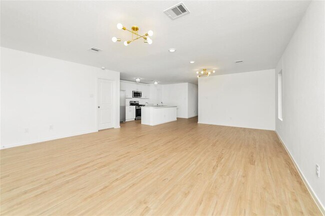 Building Photo - 1626 Red Oak Dr