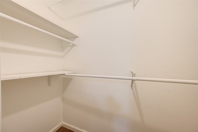 Building Photo - 5730 Southminster Dr