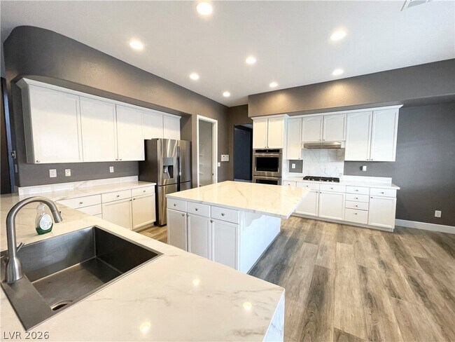Building Photo - 10674 San Bellacova Ct