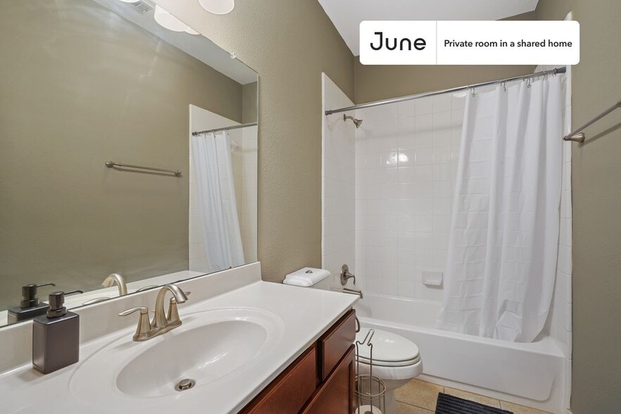 Building Photo - Room in Shared 5 bed/2.5 bath home