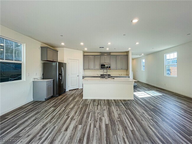 Building Photo - 3212 Segesta Ave