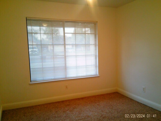 Building Photo - CAMPUS PARK !!! MOVE IN SPECIAL! $2747.50 MOVES YOU IN!!
