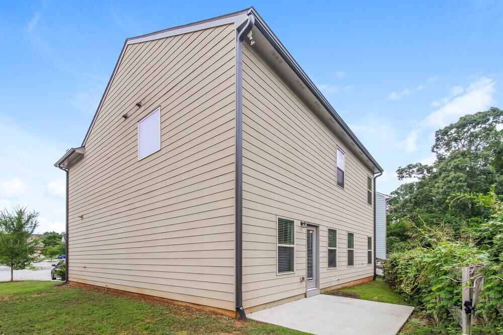 Building Photo - 203 Fern Walk