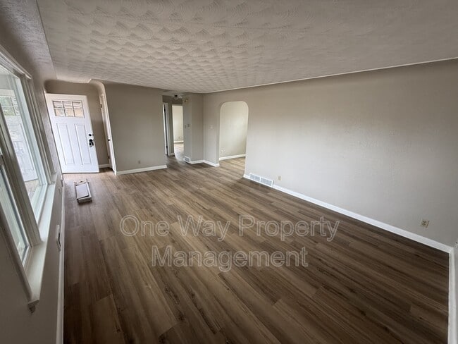 Building Photo - 820 35th Ave Ct