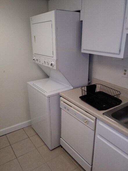 Building Photo - 5911 Edsall Rd., APT #705