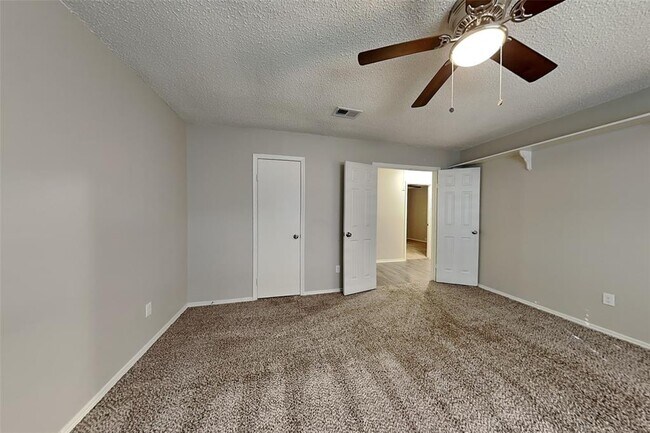 Building Photo - 3119 Park Garden Dr