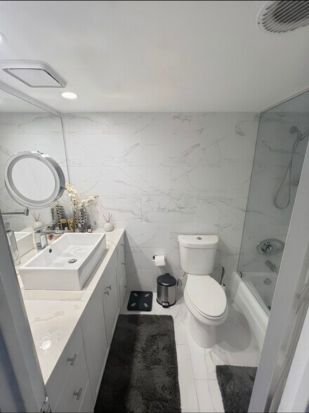 Full bathroom - 250 174th St