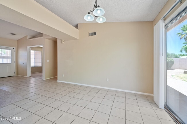 Building Photo - 6830 E Paradise Ln