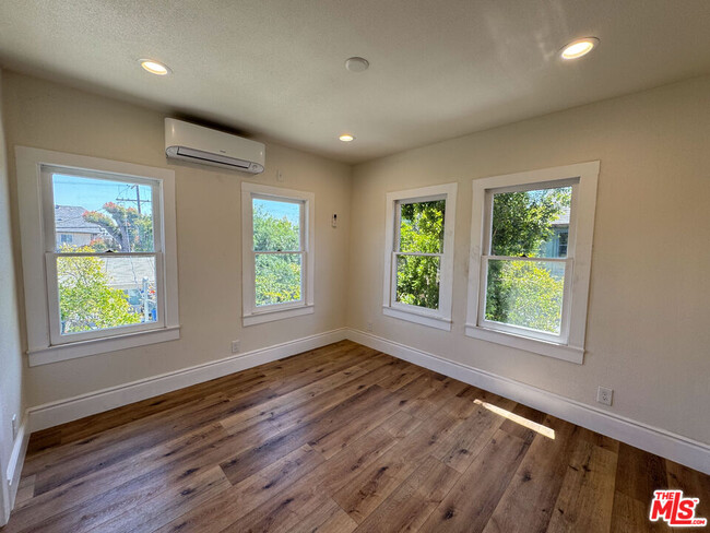 Building Photo - 1828 S Gramercy Pl