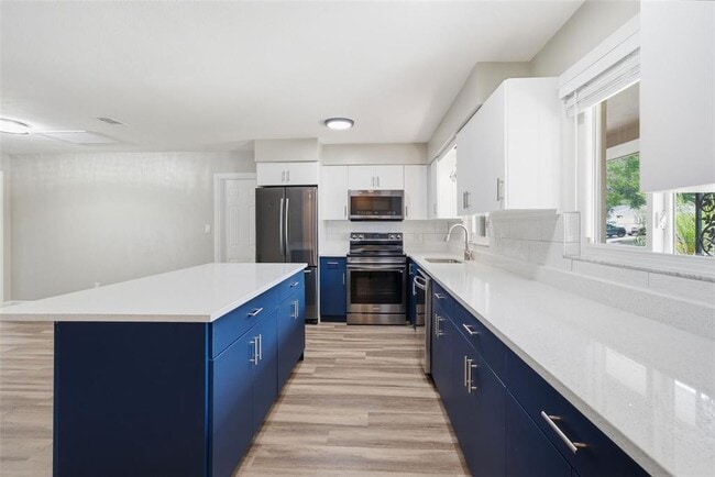 Building Photo - 2465 Brentwood Dr