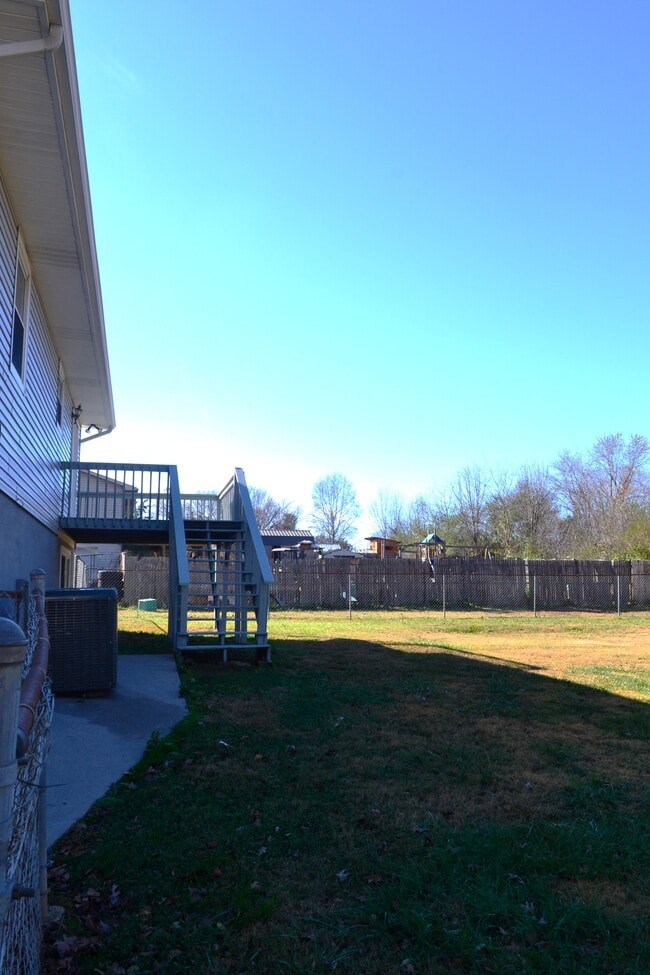 Building Photo - 728 Pleasant Valley Rd