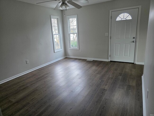 Building Photo - 1523 W 8th St